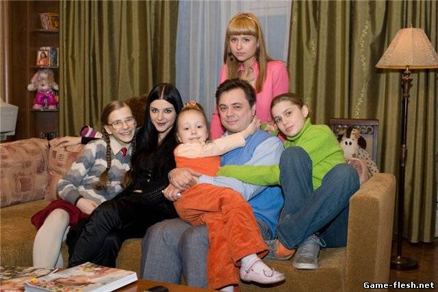 Скачать игру Папины дочки 2 игра для девочек на комп установочная.